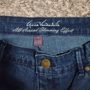 Gloria Vanderbilt Women's Dark Blue Skinny Capri Jeans With Embroidery